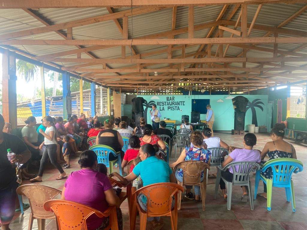 Capacitan a vendedores sobre manipulación de alimentos en las playas de Cedeño y Punta Ratón